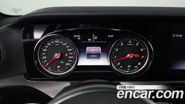 Mercedes-Benz E-Class 2020 — Фото 8/20