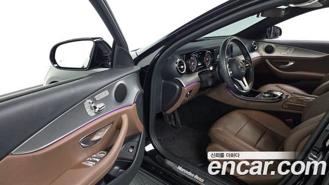Mercedes-Benz E-Class 2020 — Фото 10/20
