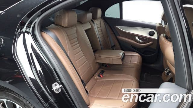 Mercedes-Benz E-Class 2020 — Фото 11/20
