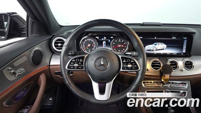 Mercedes-Benz E-Class 2020 — Фото 13/20