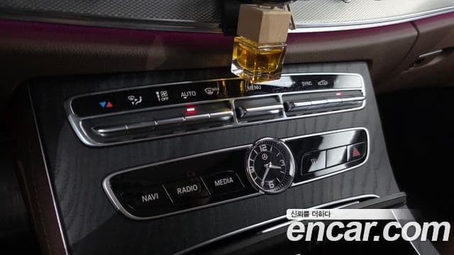 Mercedes-Benz E-Class 2020 — Фото 16/20