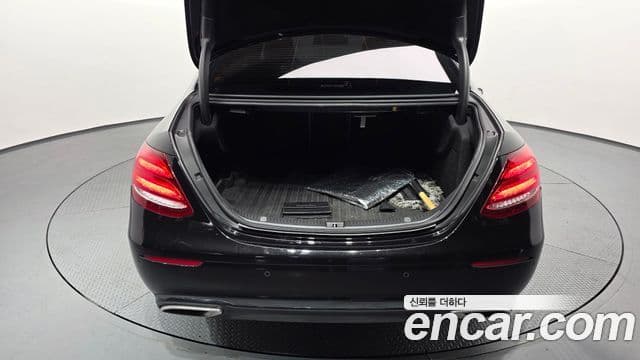 Mercedes-Benz E-Class 2020 — Фото 20/20