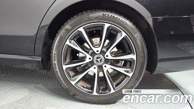 Mercedes-Benz E-Class 2020 — ფოტო 17/33