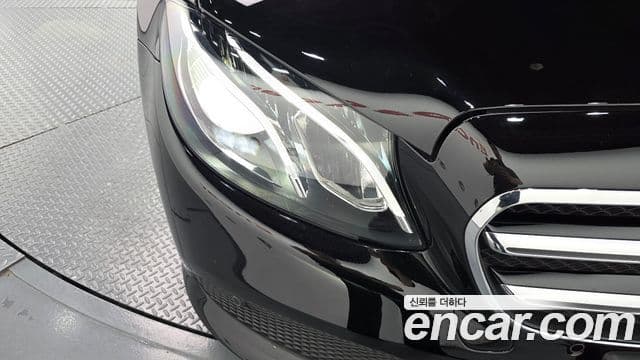 Mercedes-Benz E-Class 2020 — ფოტო 23/33