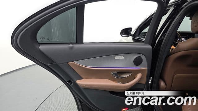 Mercedes-Benz E-Class 2020 — ფოტო 28/33