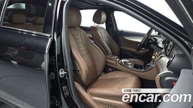 Mercedes-Benz E-Class 2020 — ფოტო 31/33