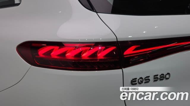 Mercedes-Benz EQS SUV 2023 — ფოტო 22/39
