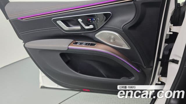 Mercedes-Benz EQS SUV 2023 — ფოტო 3/39