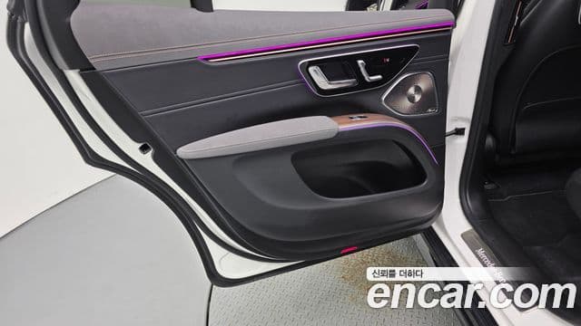 Mercedes-Benz EQS SUV 2023 — ფოტო 34/39