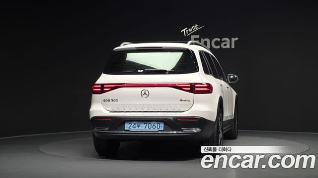 Mercedes-Benz EQB 2025 — ფოტო 8/20