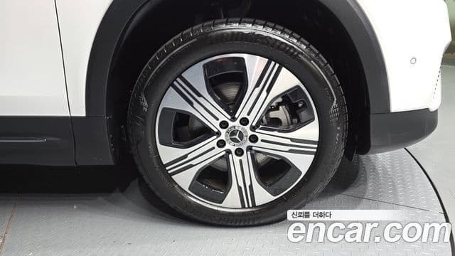 Mercedes-Benz EQB 2025 — ფოტო 20/20