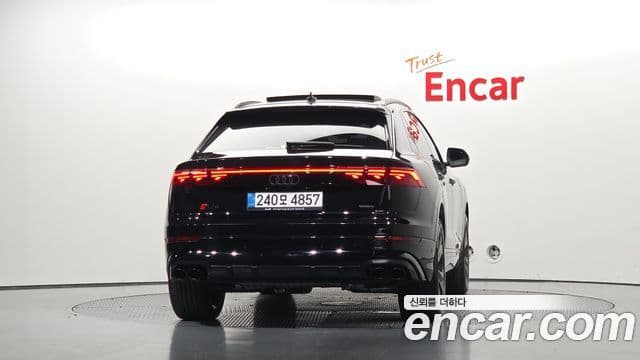 Audi Q8 2025 — Şəkil 10/29