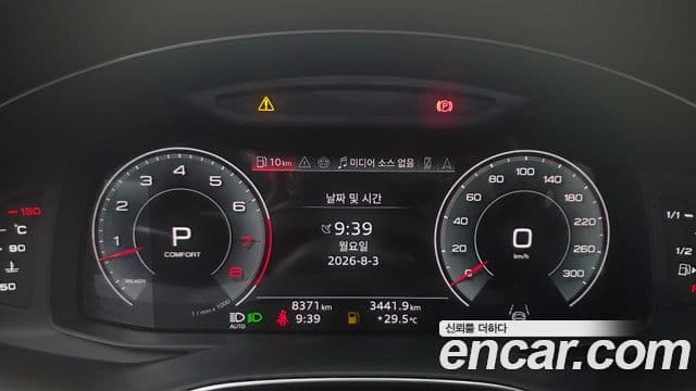 Audi Q8 2025 — ფოტო 25/29