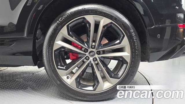 Audi Q8 2025 — Şəkil 12/29