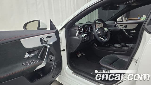 Mercedes-Benz CLA-Class 2023 — Фото 10/20