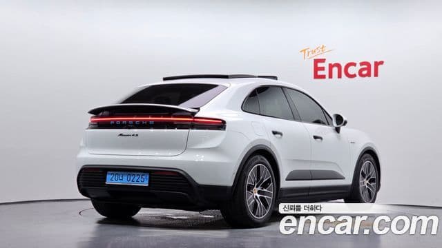 Porsche Macan EV 2025 — Photo 27/34
