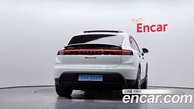 Porsche Macan EV 2025 — Photo 24/34
