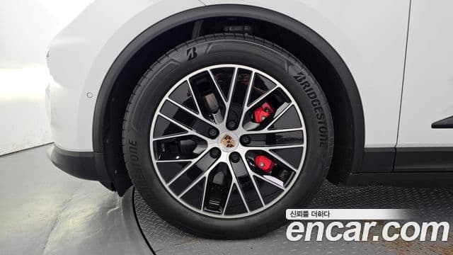 Porsche Macan EV 2025 — Photo 25/34