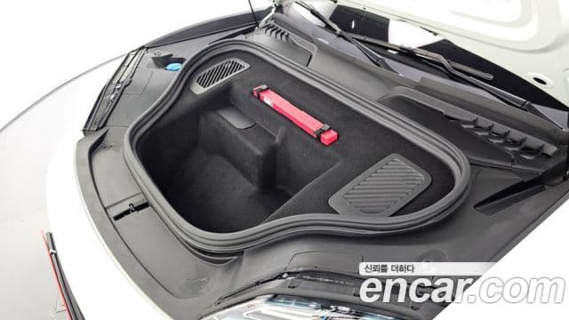 Porsche Macan EV 2025 — Photo 3/34