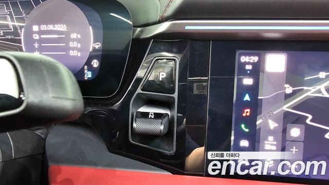 Porsche Macan EV 2025 — Photo 15/34