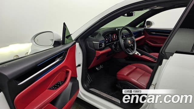 Porsche Macan EV 2025 — Photo 10/34