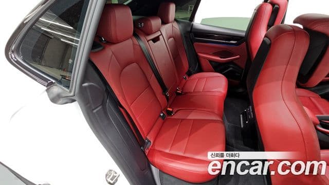 Porsche Macan EV 2025 — Photo 17/34