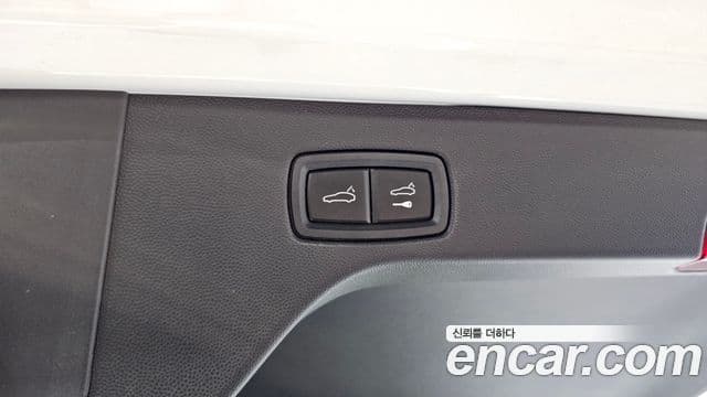 Porsche Macan EV 2025 — Photo 19/34