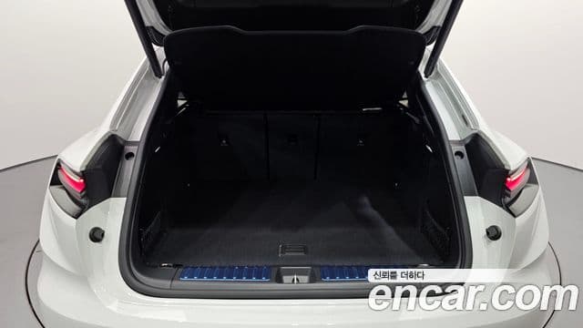 Porsche Macan EV 2025 — Photo 11/34