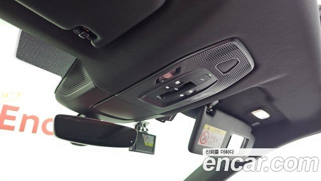 Porsche Macan EV 2025 — Photo 21/34