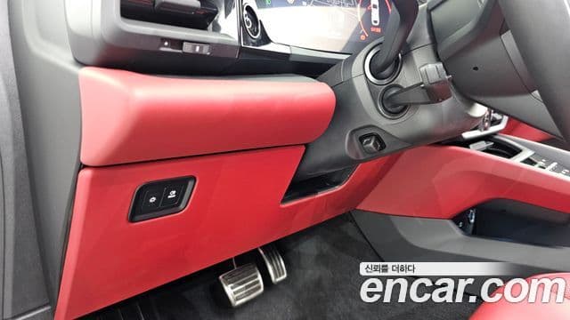 Porsche Macan EV 2025 — Photo 29/34