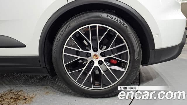 Porsche Macan EV 2025 — Photo 34/34