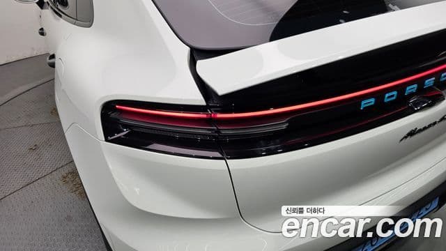 Porsche Macan EV 2025 — Photo 5/34