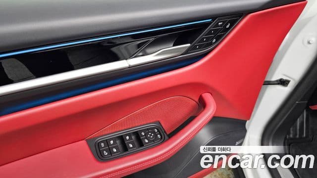 Porsche Macan EV 2025 — Photo 23/34