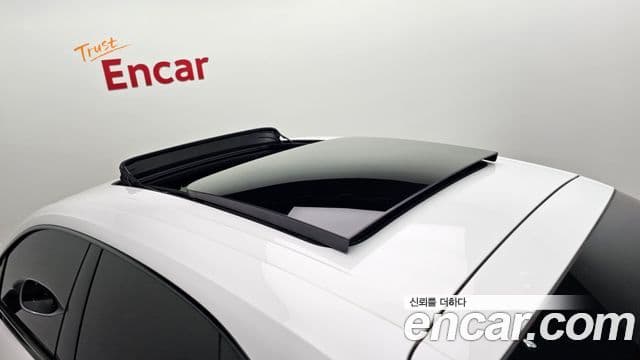 Porsche Macan EV 2025 — Photo 14/34