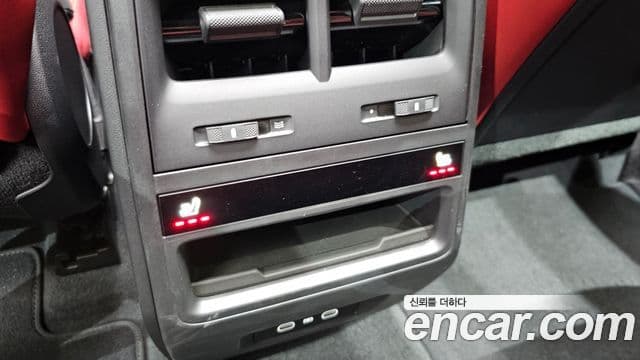 Porsche Macan EV 2025 — Photo 31/34