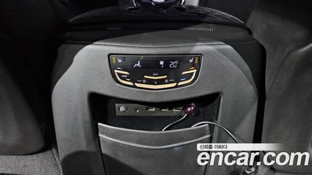 Cadillac Escalade 2020 — Фото 18/20