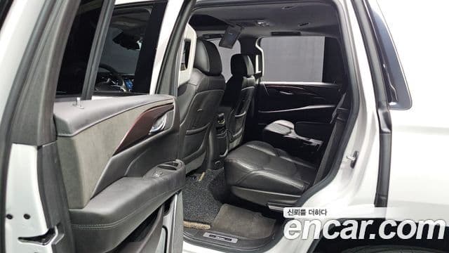 Cadillac Escalade 2020 — Фото 19/20
