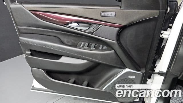Cadillac Escalade 2020 — Photo 8/34