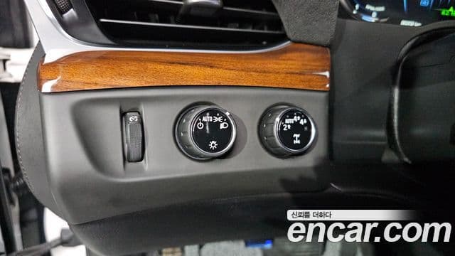 Cadillac Escalade 2020 — Photo 17/34