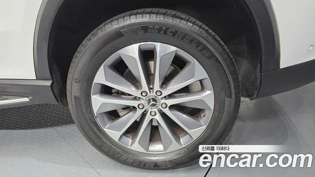 Mercedes-Benz GLE-Class 2022 — Photo 5/35