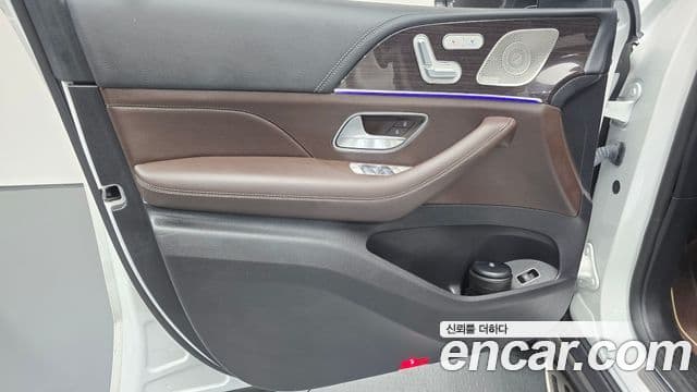 Mercedes-Benz GLE-Class 2022 — Photo 23/35