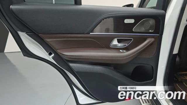 Mercedes-Benz GLE-Class 2022 — Photo 7/35