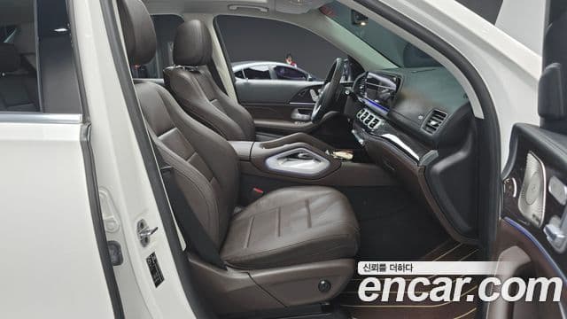 Mercedes-Benz GLE-Class 2022 — Photo 8/35