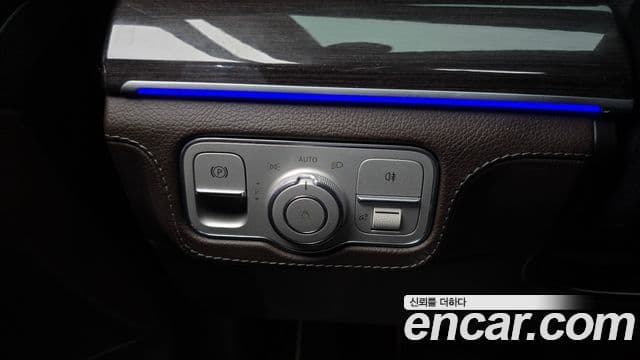 Mercedes-Benz GLE-Class 2022 — Photo 9/35