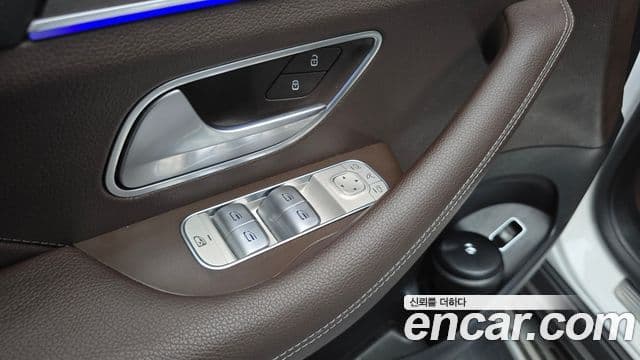 Mercedes-Benz GLE-Class 2022 — Photo 24/35