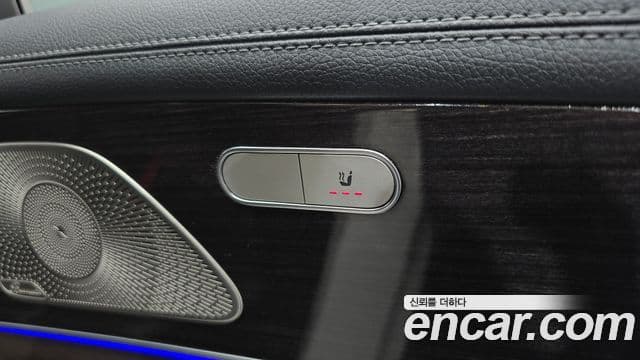 Mercedes-Benz GLE-Class 2022 — Photo 28/35