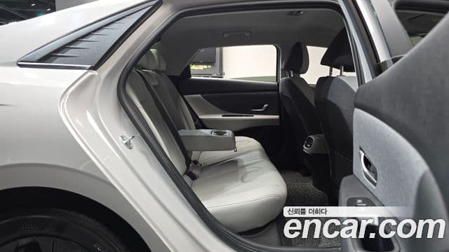 Hyundai The New Avante Hybrid 2022 — ფოტო 6/34