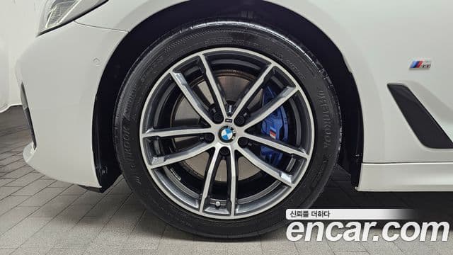 BMW 5 Series 2023 — ფოტო 27/31