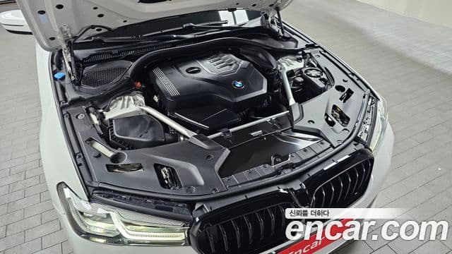 BMW 5 Series 2023 — ფოტო 29/31