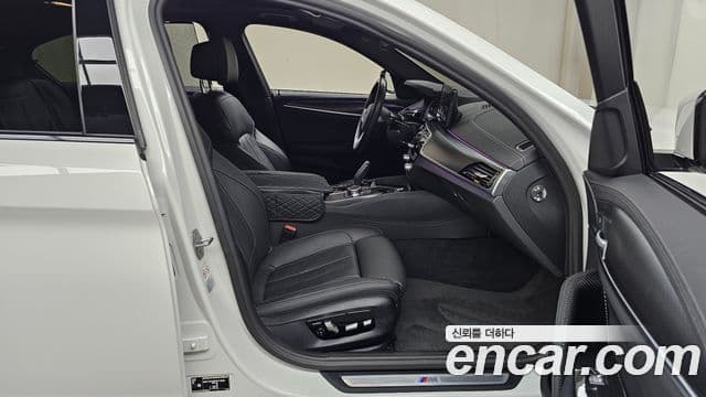 BMW 5 Series 2023 — ფოტო 11/31